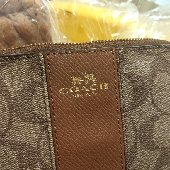 Coach Wristlet Colorblock Signature Canvas - Picture 4 of 4